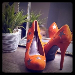 Orange and gunmetal star shoes